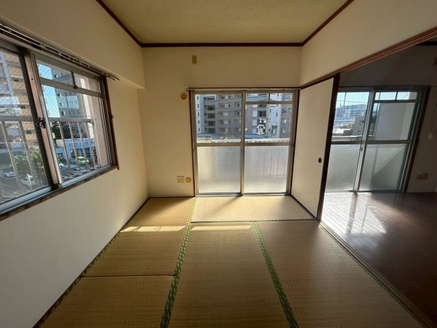 ゼウス大橋の和室|☆和と洋を感じれる室内、リラックス効果で温かみと柔らかさを兼ね備えた空間です♪