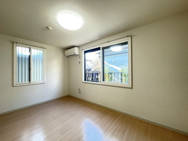 ディアス雪谷の居間・リビング|2面採光で風通し良好♪