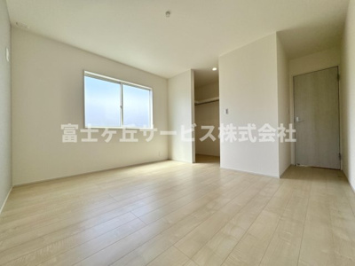 【寝室】 | 焼津市高新田 2期 新築一戸建て 1号棟 | 落ち着いて過ごせる寝室です