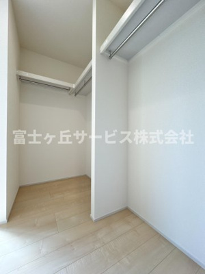 【収納】 | 焼津市高新田 2期 新築一戸建て 1号棟 | 収納豊富なウォークインクローゼット