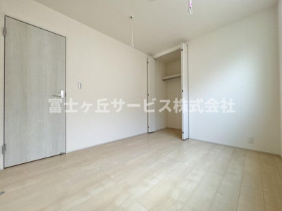 【洋室】 | 焼津市高新田 2期 新築一戸建て 1号棟 | 使いやすい洋室です