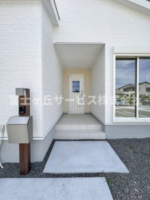 【エントランス】 | 焼津市高新田 2期 新築一戸建て 1号棟 | エントランスです