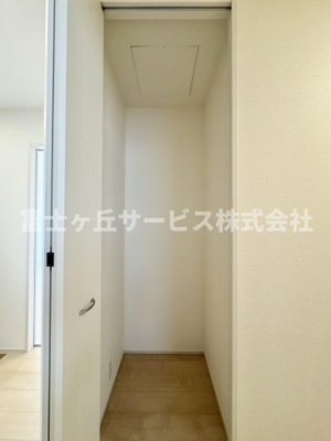 【収納】 | 焼津市高新田 2期 新築一戸建て 1号棟 | 玄関にあるシューズクロークです