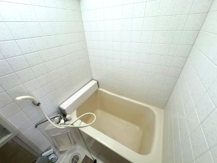 コスモヒルズ新家弐番館の浴室|１日の疲れを癒してくれます