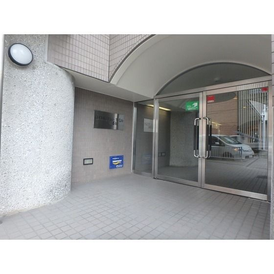 ロイヤルフラット野毛山壱番館のエントランス