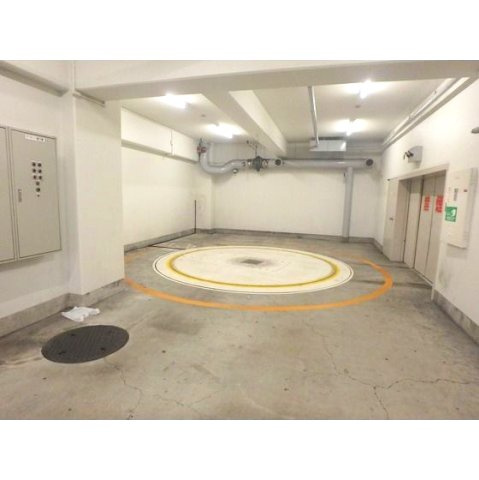 ロイヤルフラット野毛山壱番館の駐車場