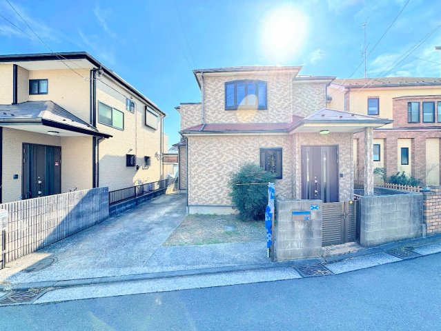 港南区笹下5丁目　中古戸建ての外観|◆前面道路も幅員があり車の運転も安心！前面道路は閑静な住宅地。車通りの少ない道路です。お子様にも安心です。