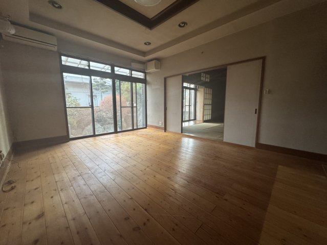 【風情あるお庭付き】綺麗で使い勝手のいいおうちで新生活♪宇都宮市陽南の中古戸建の洋室|ゆったりした洋室です