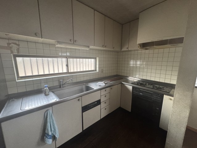 【風情あるお庭付き】綺麗で使い勝手のいいおうちで新生活♪宇都宮市陽南の中古戸建のキッチン|お料理しやすいキッチンです