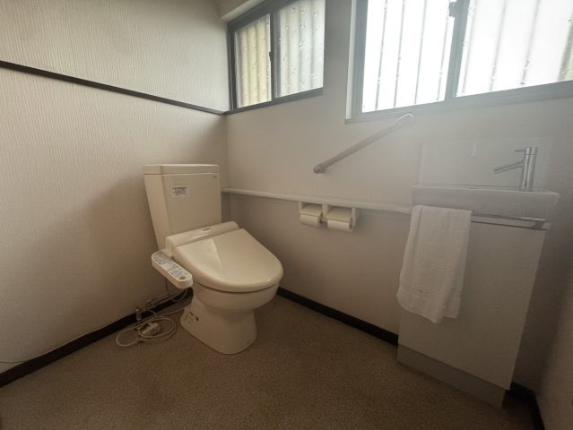 【風情あるお庭付き】綺麗で使い勝手のいいおうちで新生活♪宇都宮市陽南の中古戸建のトイレ|落ち着いたトイレです