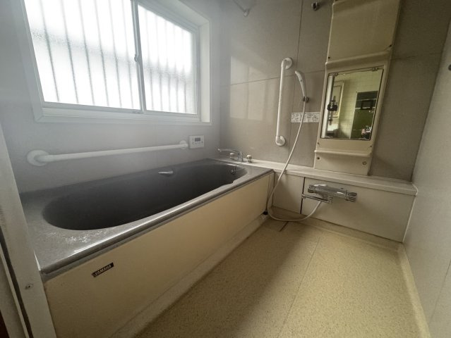 【風情あるお庭付き】綺麗で使い勝手のいいおうちで新生活♪宇都宮市陽南の中古戸建の浴室|コンパクトで使いやすいお風呂です