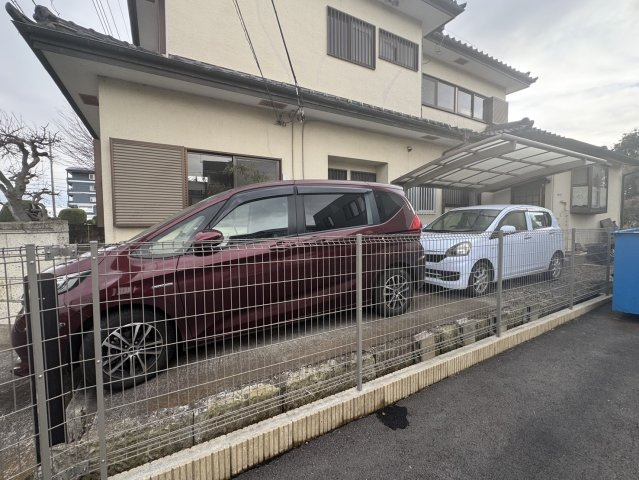 【風情あるお庭付き】綺麗で使い勝手のいいおうちで新生活♪宇都宮市陽南の中古戸建の駐車場|車をお持ちの方に嬉しい駐車場付きの物件です