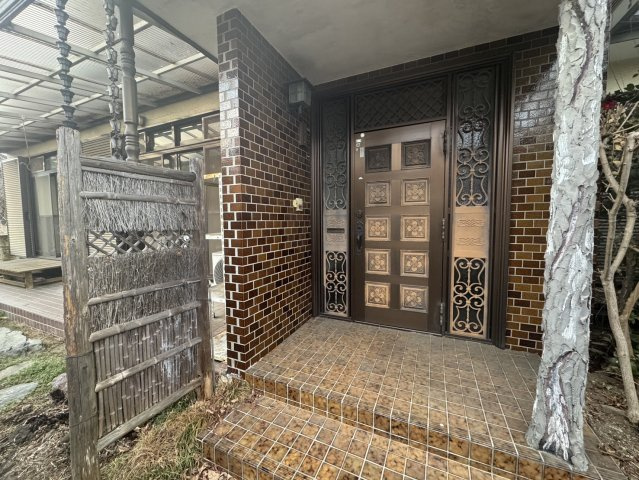 【風情あるお庭付き】綺麗で使い勝手のいいおうちで新生活♪宇都宮市陽南の中古戸建の玄関|きれいな玄関です