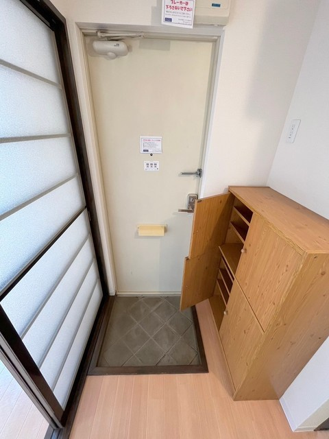 ハイツKASUMIの玄関