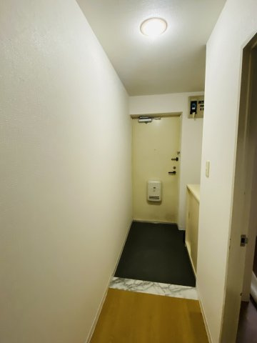 長屋マンションの玄関