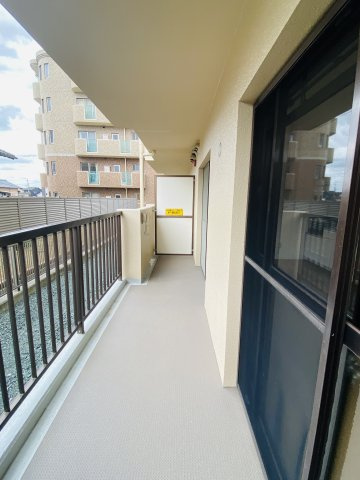 長屋マンションのバルコニー
