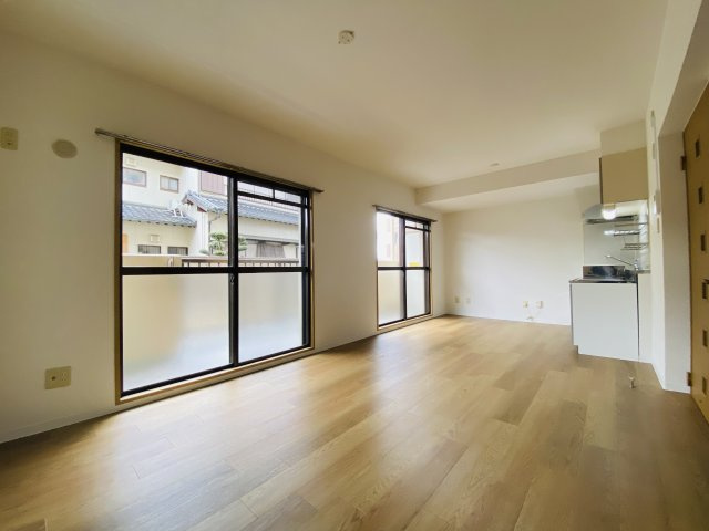 長屋マンションの居間・リビング