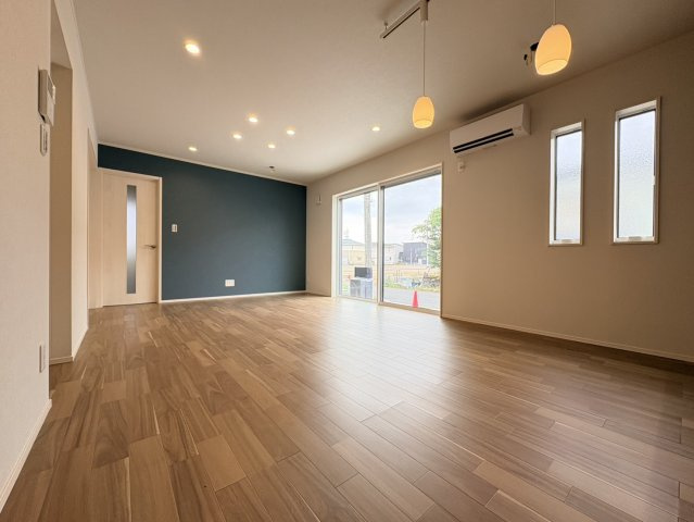 瑞穂市 穂積（穂積駅） 2階建 ５ＬＤＫの居間・リビング