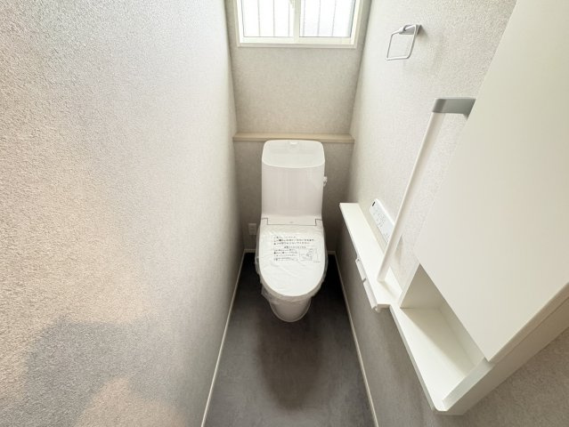 瑞穂市 穂積（穂積駅） 2階建 ５ＬＤＫのトイレ|１階トイレ