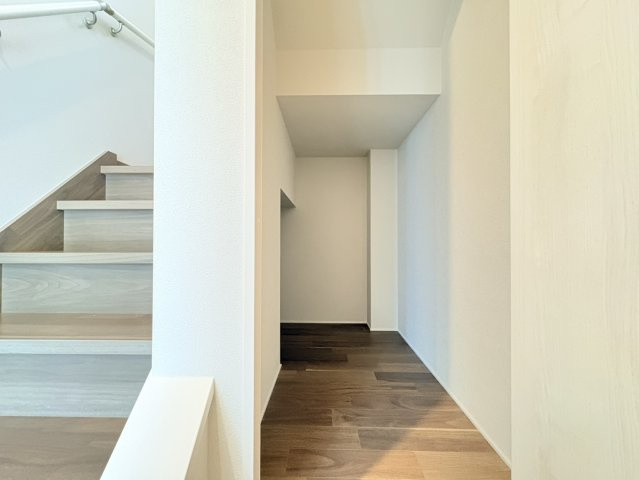 瑞穂市 穂積（穂積駅） 2階建 ５ＬＤＫの収納|階段下収納