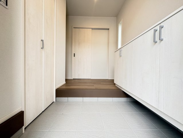 瑞穂市 穂積（穂積駅） 2階建 ５ＬＤＫの玄関