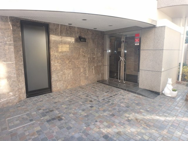 パティオデ本郷のエントランス