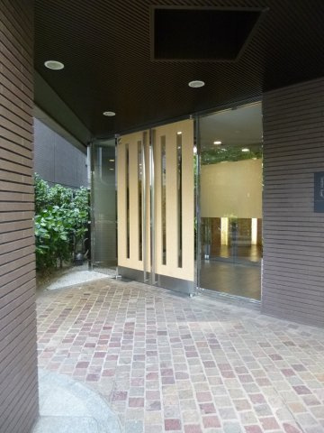 パークキューブ本郷のエントランス