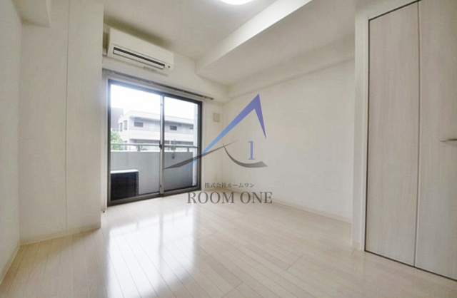 パロス・コートの居間・リビング|洋室のお部屋です。