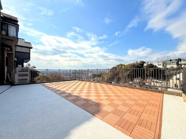 戸塚区下倉田町　中古戸建てのバルコニー|◆日当たり良好なバルコニー！毎日のお洗濯にも嬉しいですね！
