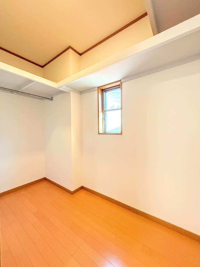 戸塚区下倉田町　中古戸建ての収納|◆大容量のウォークインクローゼットがあれば、室内にタンスなどを置かなくて済み、室内がスッキリします！
