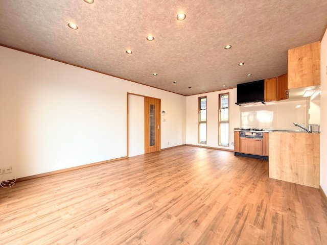 戸塚区下倉田町　中古戸建ての居間・リビング|◆リビングは一日中太陽の光が射し込みます。家族が集まる空間は、自然と笑顔が溢れます！
