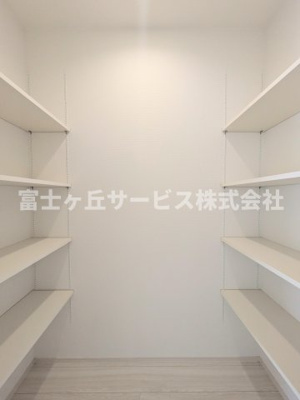 【その他】 | 磐田市東新町2丁目 新築一戸建て | パントリーです