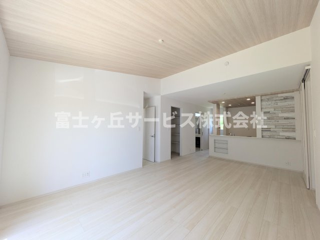 【居間・リビング】 | 磐田市東新町2丁目 新築一戸建て | リビングダイニングです