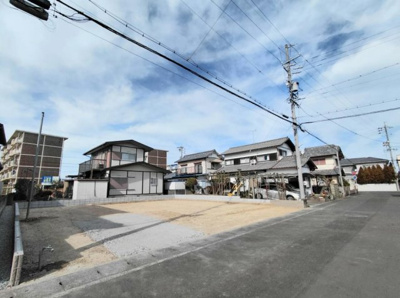 【外観】 | 磐田市東新町2丁目 新築一戸建て | 現在建築中の外観画像です。ご内覧は同じメーカーの完成物件へご案内いたしますので、いつでもご相談ください！