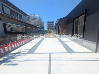 【駐車場】 | 磐田市東新町2丁目 新築一戸建て | ３台駐車可能です