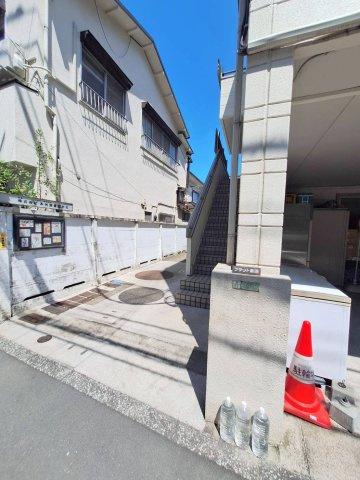 フラット瀬田のエントランス