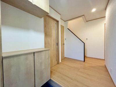 【玄関】 | 香芝市旭ヶ丘5丁目【リフォーム済】