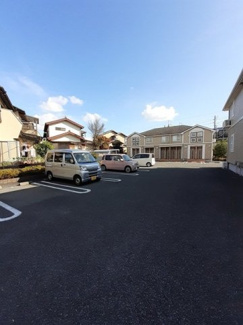 【駐車場】 | エアリー　コートⅡ | 駐車場があるので、車を買う予定の方も安心です