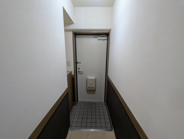 マンションエルミナールの玄関