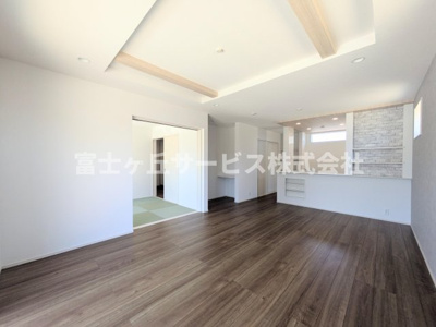【居間・リビング】 | 磐田市小島 新築一戸建て | リビングです