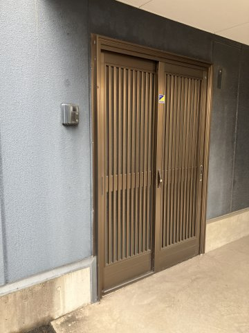 昭和町3丁目貸店舗の玄関