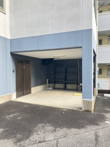 昭和町3丁目貸店舗の駐車場