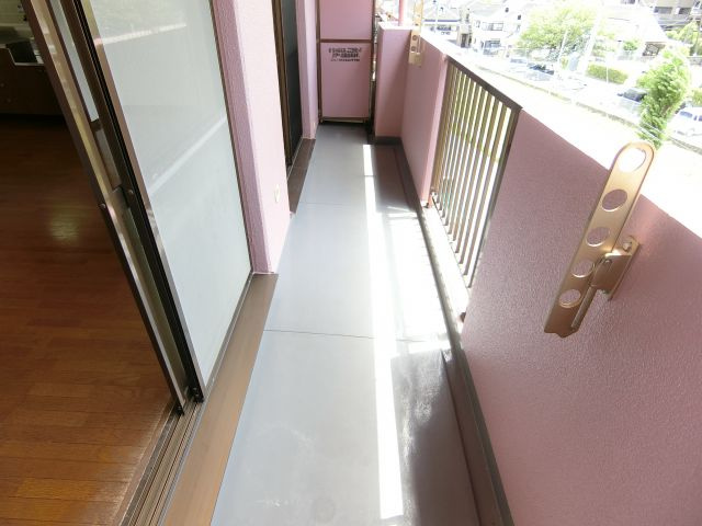 コンプリチェＫＡＴＡＹＡＭＡのバルコニー