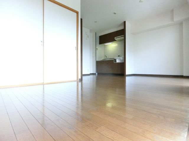 コンプリチェＫＡＴＡＹＡＭＡの居間・リビング
