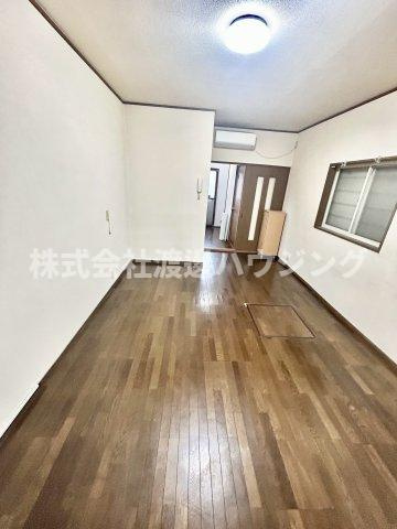 東大阪市友井３丁目一戸建の居間・リビング