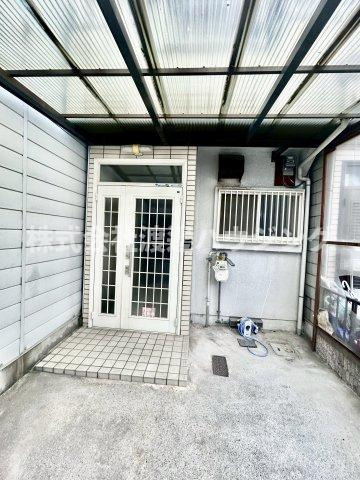 東大阪市友井３丁目一戸建のエントランス