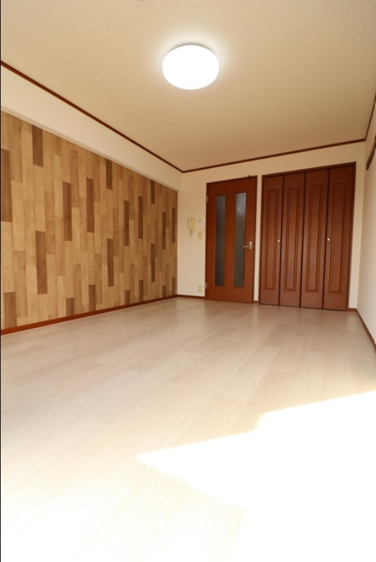 Pure Crestの居間・リビング|別号室の写真です