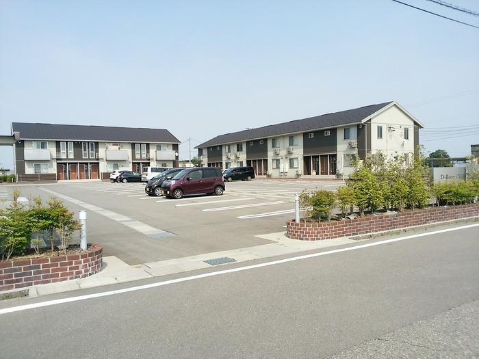 Ｄ－ｒｏｏｍ小矢部　C棟の駐車場