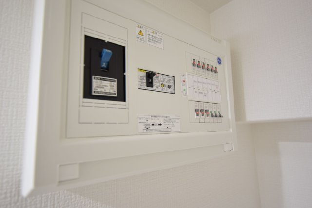 【発電・温水設備】 | チサンマンション小笹 | 電気は生活の大事なインフラなのでしっかりとチェック済みです