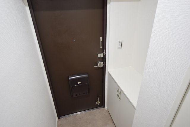 【玄関】 | チサンマンション小笹 | 広さを感じられるようあえて小さめのシューズボックスにしています。追加で棚を取り付けるのもありですね